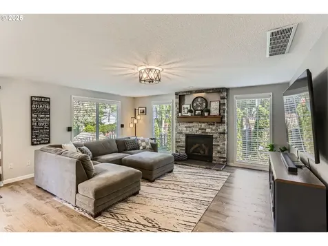 1736 Regency Street West Linn OR 97068