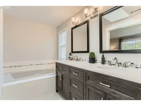 1736 Regency Street West Linn OR 97068