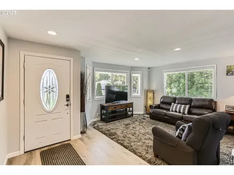1736 Regency Street West Linn OR 97068
