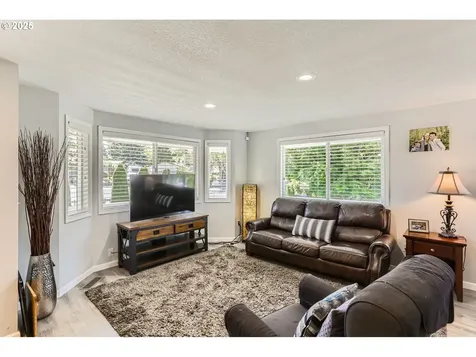 1736 Regency Street West Linn OR 97068