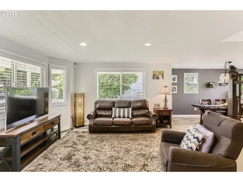 1736 Regency Street West Linn OR 97068
