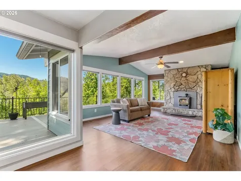 47645 E Columbia River Highway Corbett OR 97019