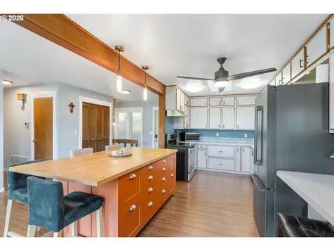 47645 E Columbia River Highway Corbett OR 97019