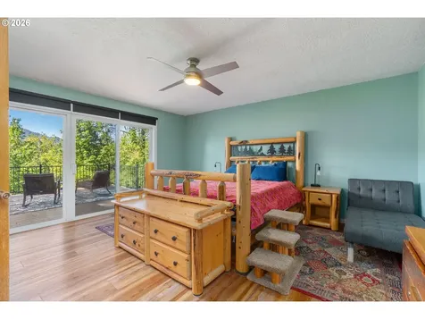47645 E Columbia River Highway Corbett OR 97019