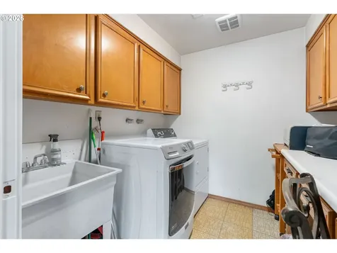47645 E Columbia River Highway Corbett OR 97019