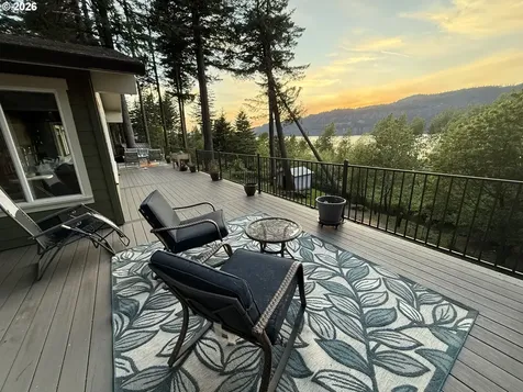 47645 E Columbia River Highway Corbett OR 97019