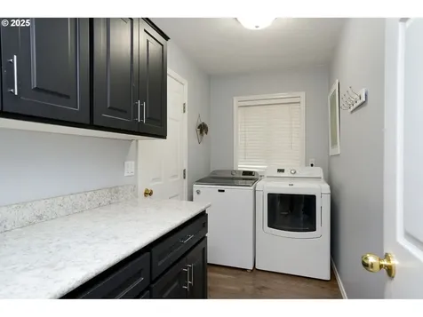 2000 Cougar Avenue SW Albany OR 97321