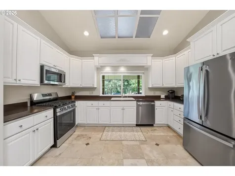 3782 Del Rio Road Roseburg OR 97471