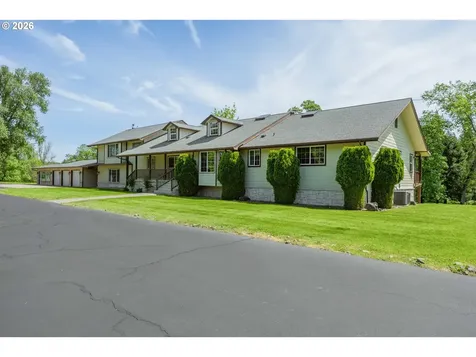3782 Del Rio Road Roseburg OR 97471