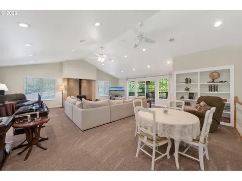 3782 Del Rio Road Roseburg OR 97471