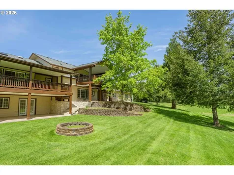 3782 Del Rio Road Roseburg OR 97471