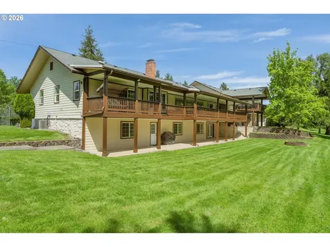 3782 Del Rio Road Roseburg OR 97471