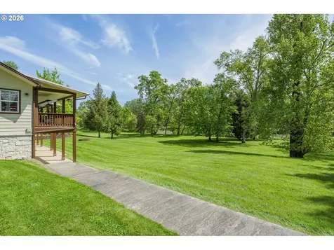 3782 Del Rio Road Roseburg OR 97471