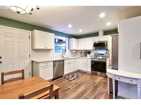 390 W Arlington Street Gladstone OR 97027