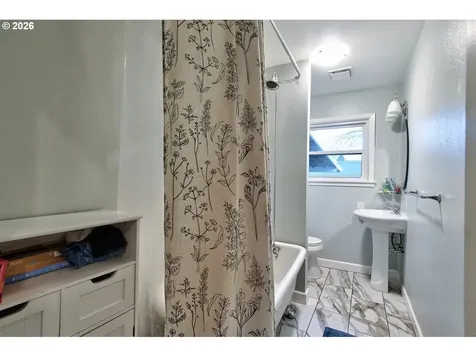 390 W Arlington Street Gladstone OR 97027