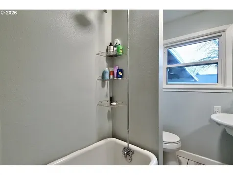 390 W Arlington Street Gladstone OR 97027