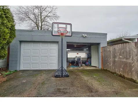 390 W Arlington Street Gladstone OR 97027