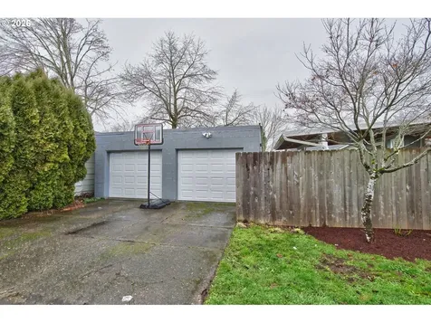 390 W Arlington Street Gladstone OR 97027