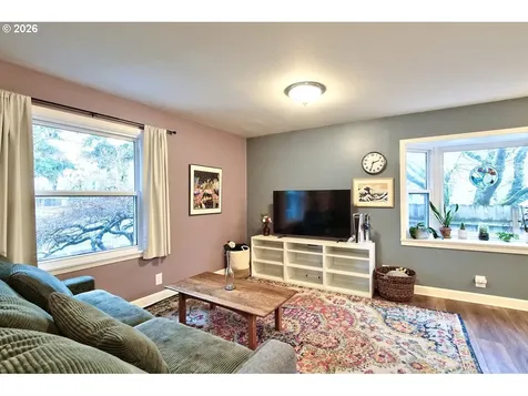 390 W Arlington Street Gladstone OR 97027