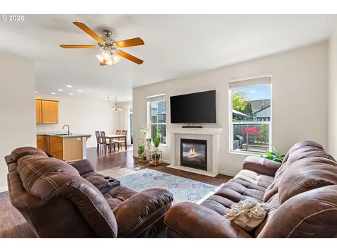 2538 Baines Boulevard Hubbard OR 97032
