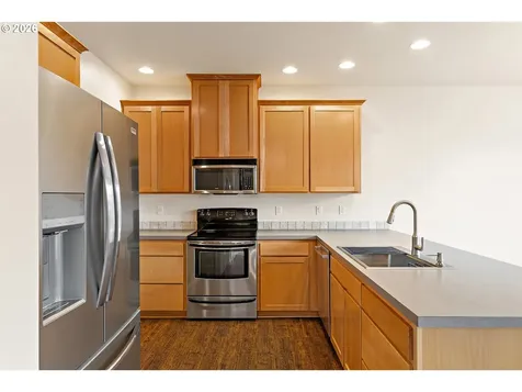 2538 Baines Boulevard Hubbard OR 97032
