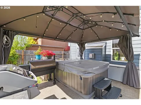 2538 Baines Boulevard Hubbard OR 97032