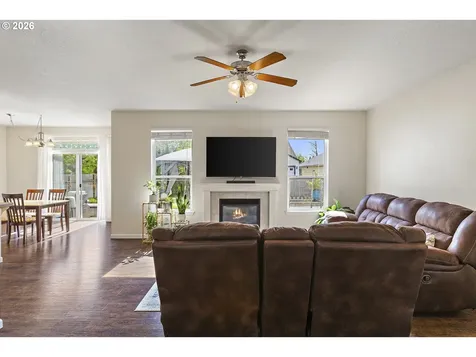 2538 Baines Boulevard Hubbard OR 97032