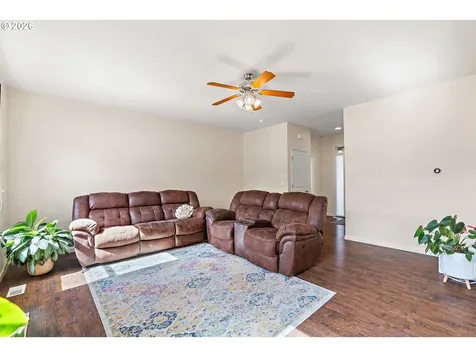 2538 Baines Boulevard Hubbard OR 97032