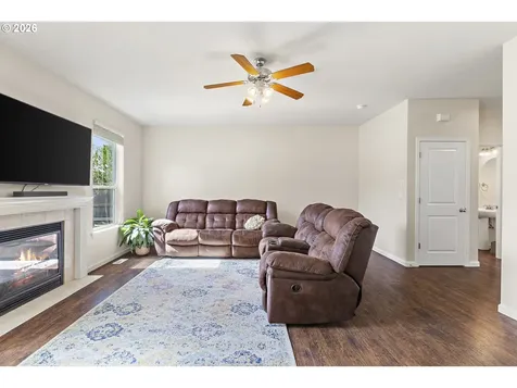 2538 Baines Boulevard Hubbard OR 97032