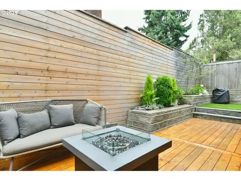 3225 SE Lincoln Street Portland OR 97214