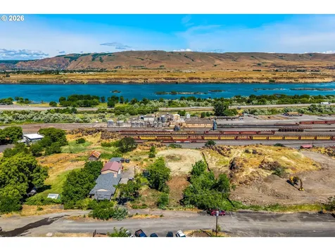 1915 E 9th Street The Dalles OR 97058