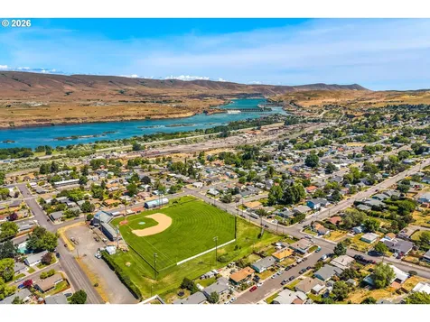 1915 E 9th Street The Dalles OR 97058