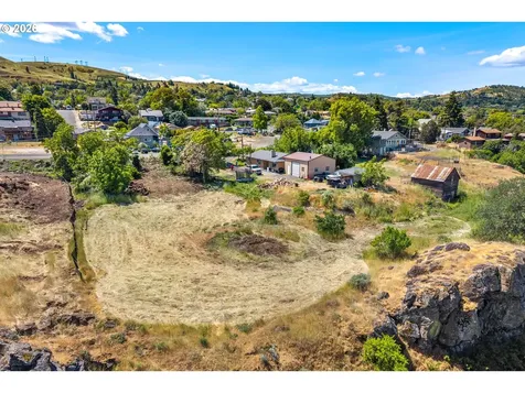 1915 E 9th Street The Dalles OR 97058