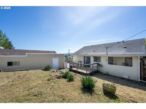 1380 N Gould Street Coquille OR 97423
