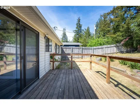 1380 N Gould Street Coquille OR 97423