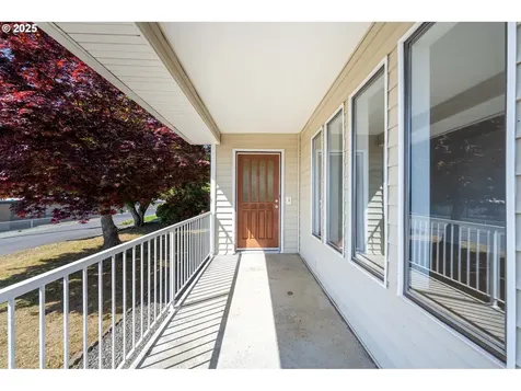 1380 N Gould Street Coquille OR 97423