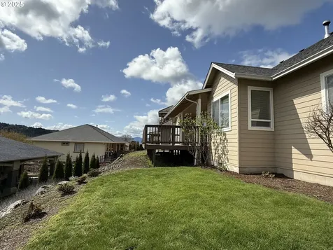 1922 Kapela Court Sutherlin OR 97479