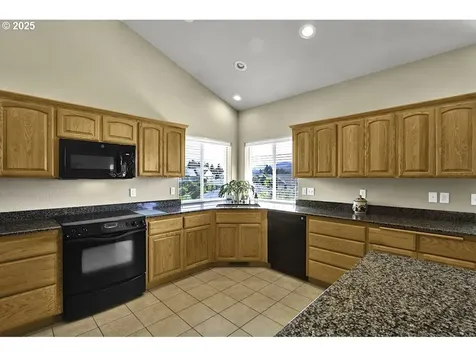 1922 Kapela Court Sutherlin OR 97479