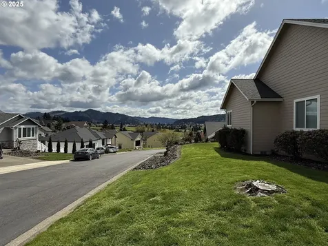 1922 Kapela Court Sutherlin OR 97479