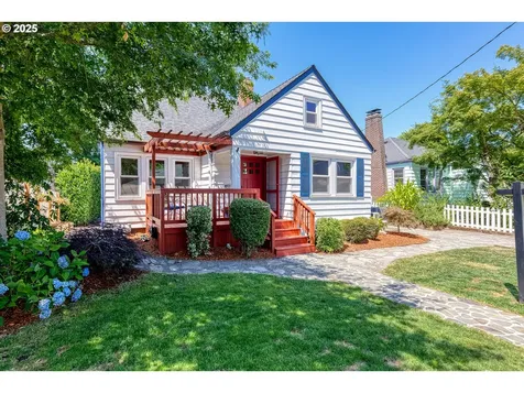 405 SE 32nd Avenue Portland OR 97214
