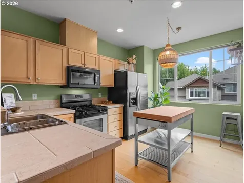10739 SW Canterbury Lane Portland OR 97224