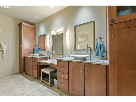 32219 SW Boones Bend Road Wilsonville OR 97070