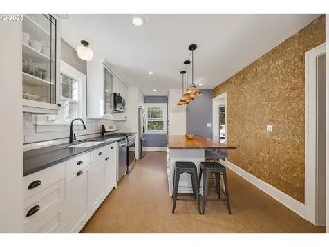 4225 NE 42nd Avenue Portland OR 97218