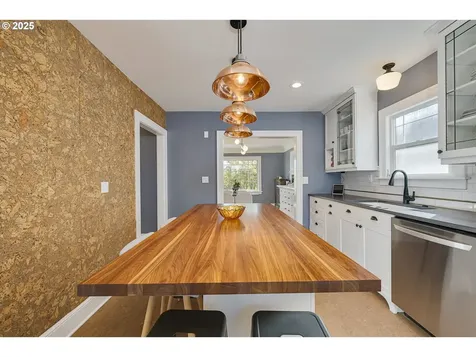 4225 NE 42nd Avenue Portland OR 97218