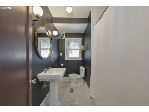 4225 NE 42nd Avenue Portland OR 97218