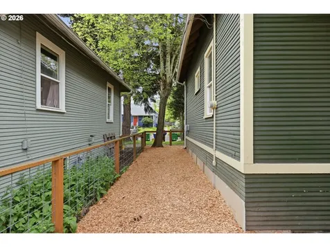 2323 N Terry Street Portland OR 97217