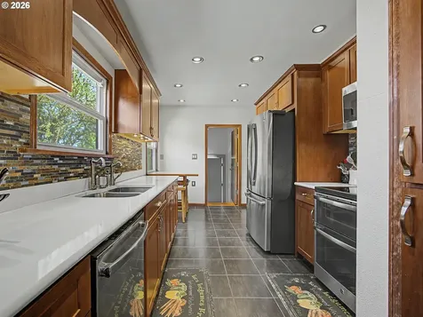 5774 NE Garfield Avenue Portland OR 97211