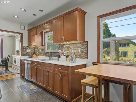 5774 NE Garfield Avenue Portland OR 97211