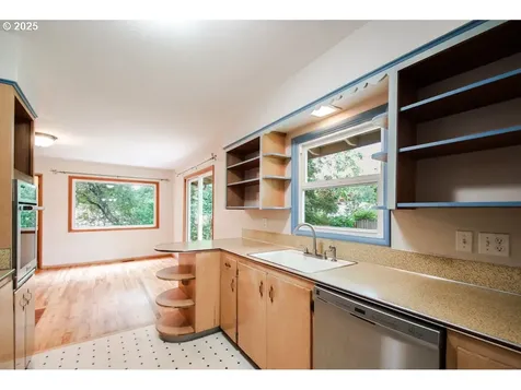 5451 SW 53rd Avenue Portland OR 97221