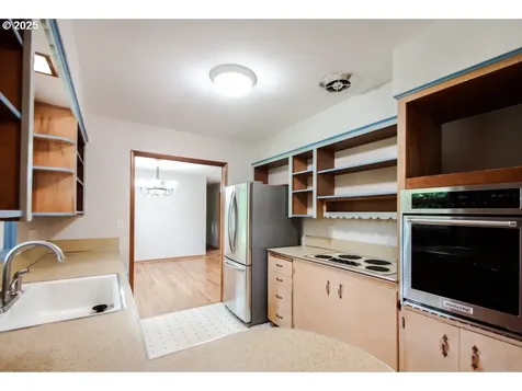 5451 SW 53rd Avenue Portland OR 97221